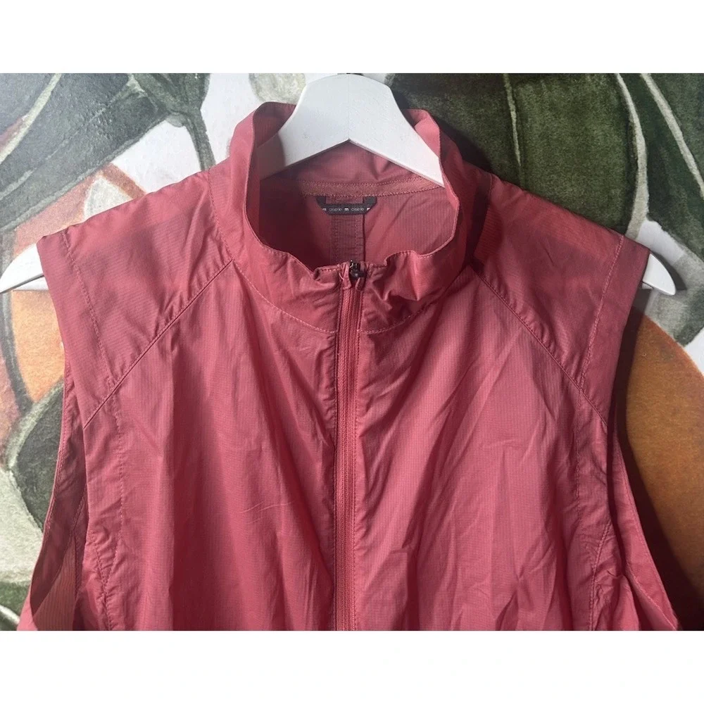 Oiselle Women's Running Reflective  Vest Size Medium Full Zip Pertex Quantum - Picture 2 of 5